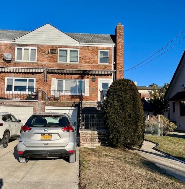 Exterior, Facade, Brick Facade, Rowhouse