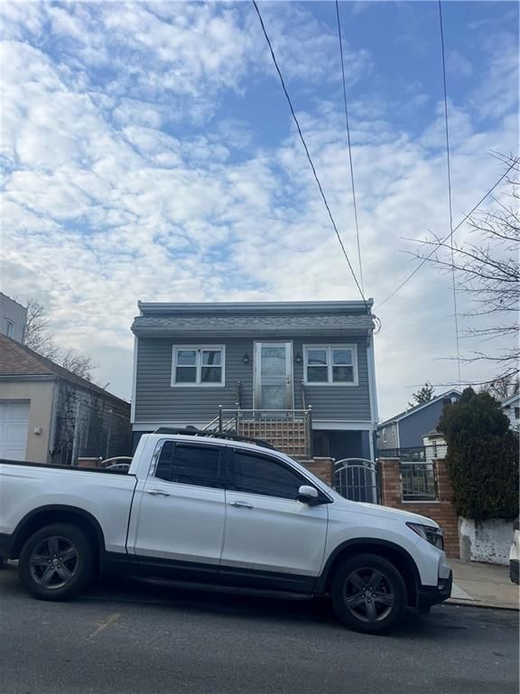 Exterior, Facade, American Foursquare