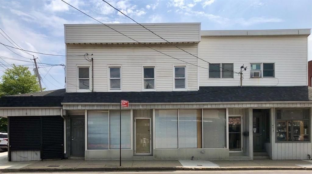 Exterior, Facade, Rowhouse