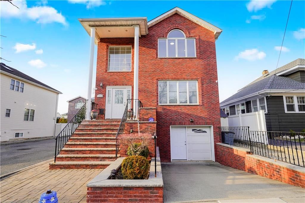 Attached, Exterior, Facade, Brick Facade, Rowhouse