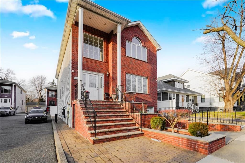 Exterior, Facade, Brick Facade, Rowhouse