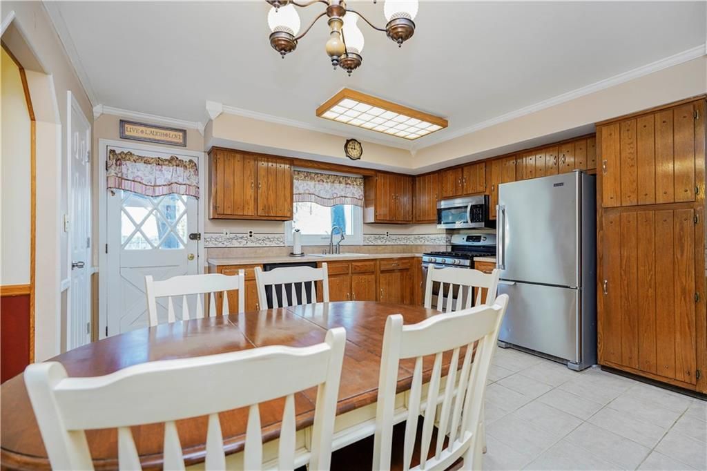Dining room, Interior, Kitchen, Stainless Steel Appliances