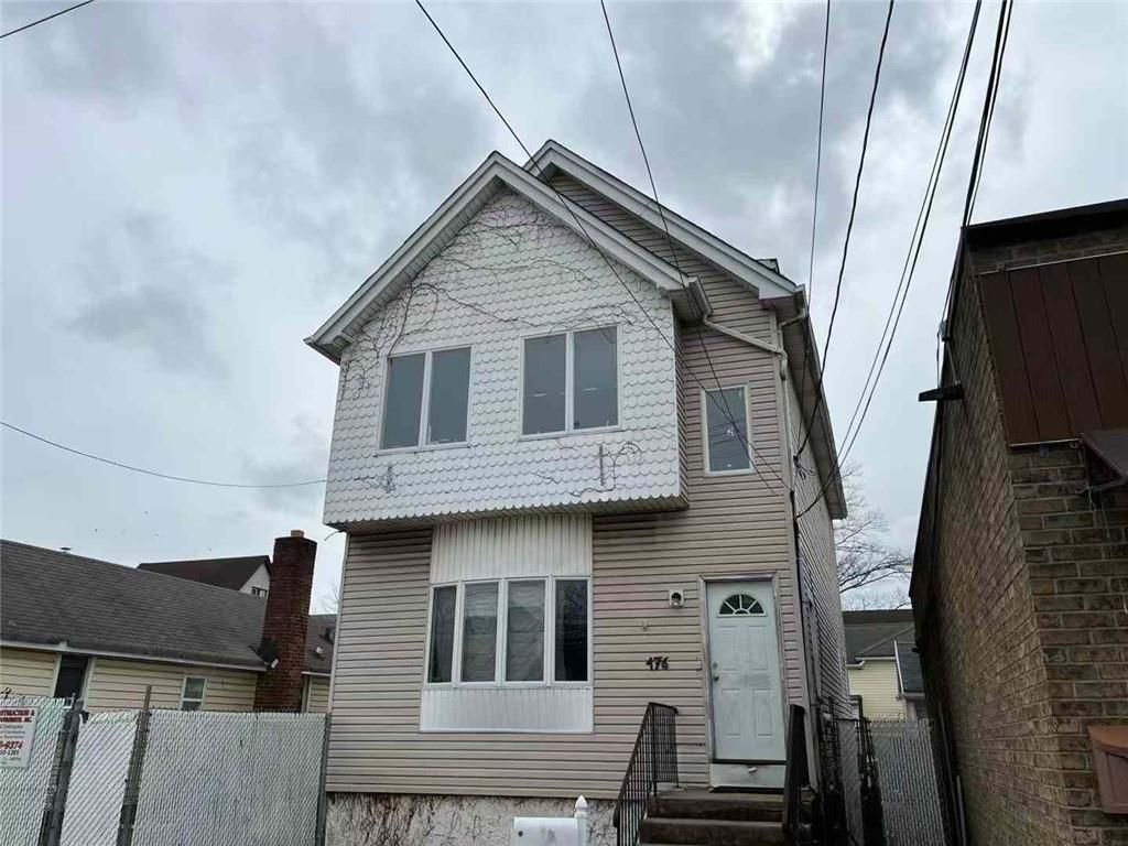 Exterior, Facade, Rowhouse
