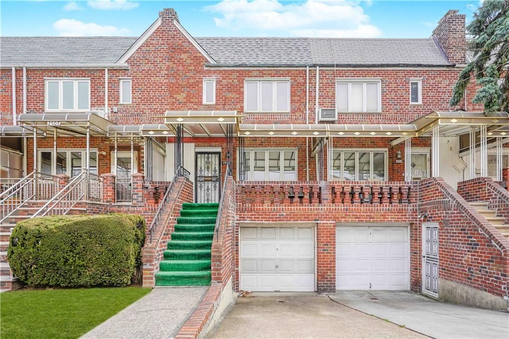 Attached, Exterior, Facade, Brick Facade, Rowhouse