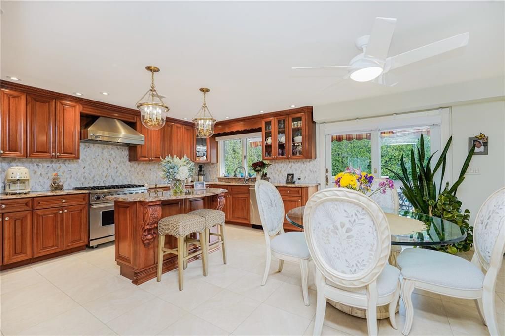 Dining room, Interior, Kitchen, Pendant Lights, Recessed Lighting, Stainless Steel Appliances