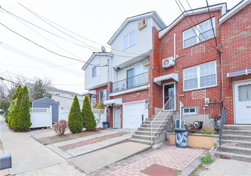 Attached, Exterior, Facade, Brick Facade, Rowhouse