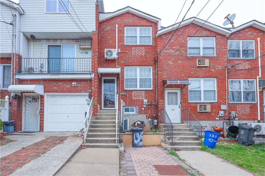 Attached, Exterior, Facade, Brick Facade, Rowhouse