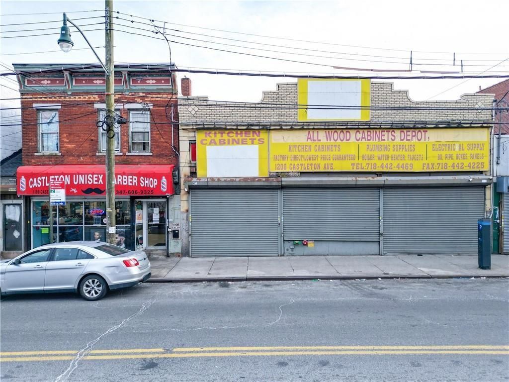 Exterior, Facade, None