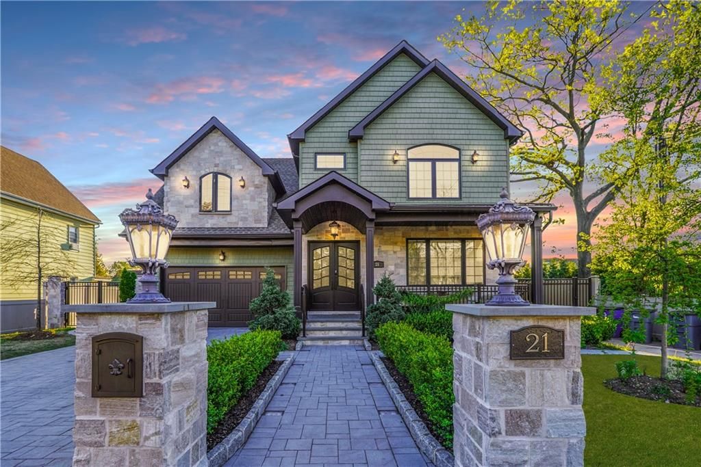 Attached, Exterior, Facade, Queen Anne Victorian