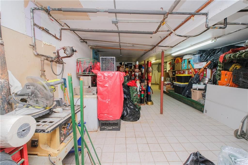Garage, Interior
