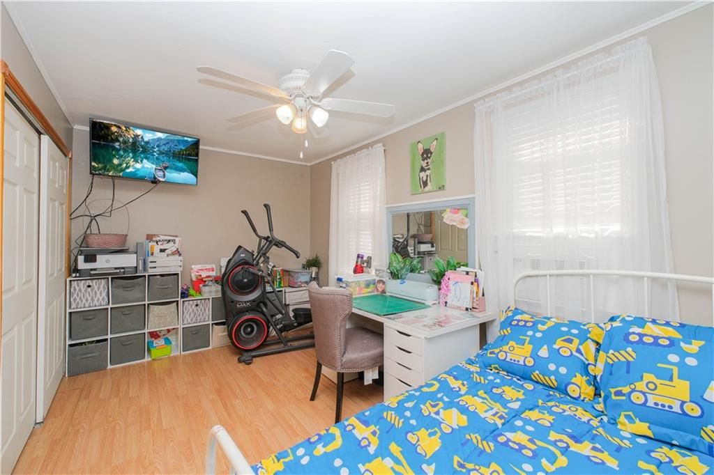 Bedroom, Fitness Equipment, Interior, Wood Texture Flooring