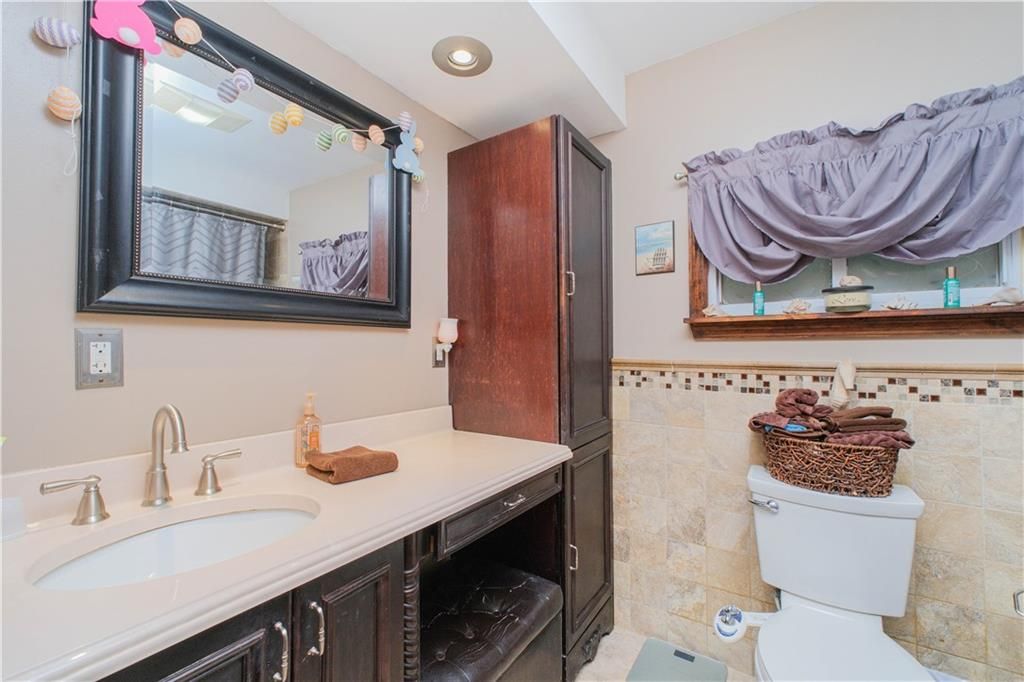 Bathroom, Interior, Recessed Lighting