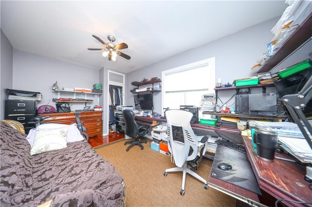 Home Office, Interior