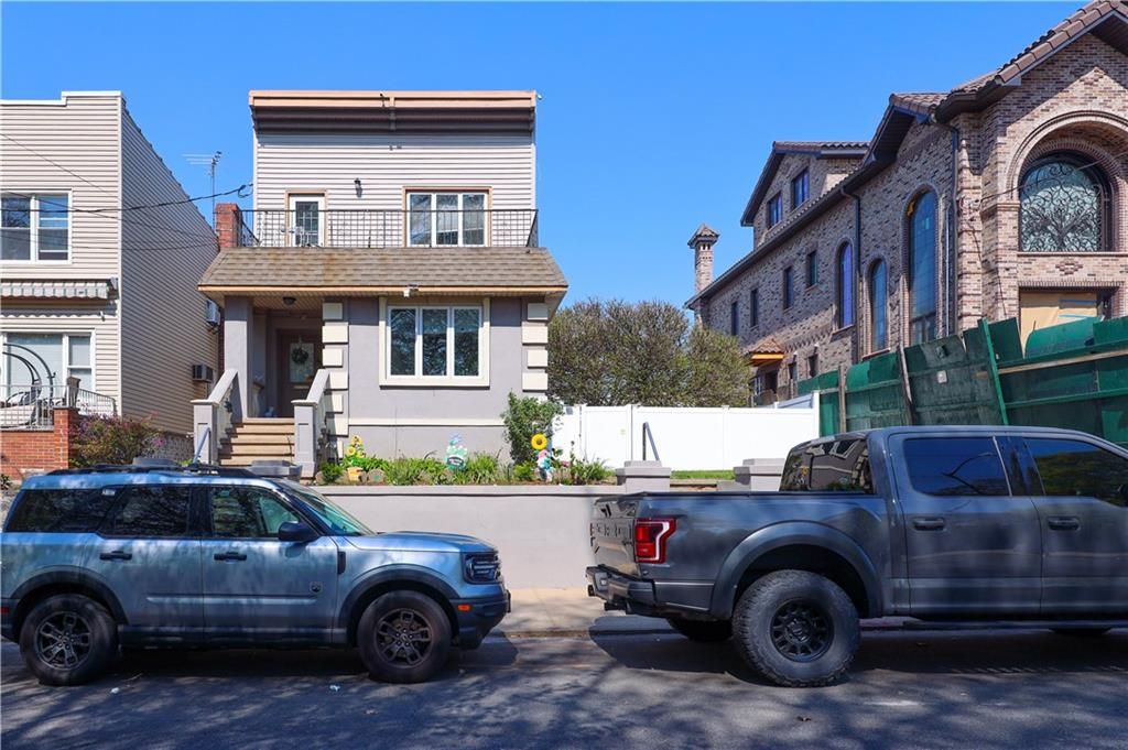 Exterior, Facade, Rowhouse