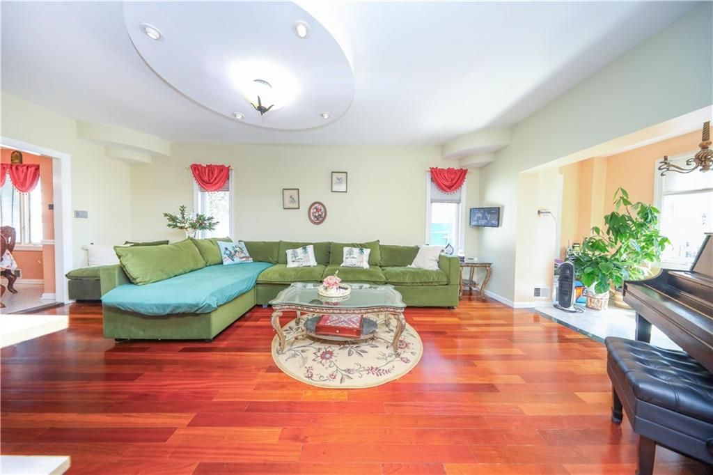Interior, Living room, Piano, Recessed Lighting, Wood Texture Flooring