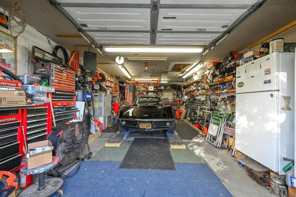 Garage, Interior