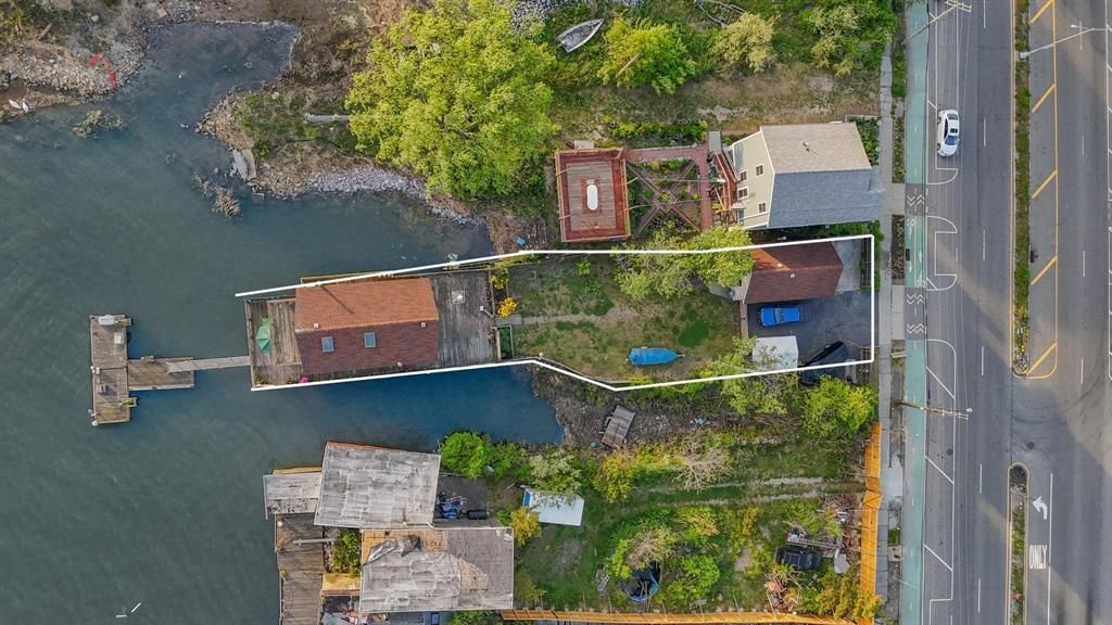 Exterior, Drone