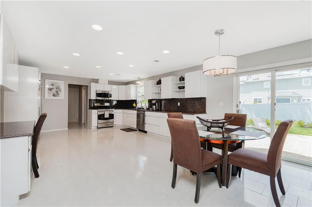 Chandelier, Dining room, Interior, Kitchen, Recessed Lighting, Stainless Steel Appliances