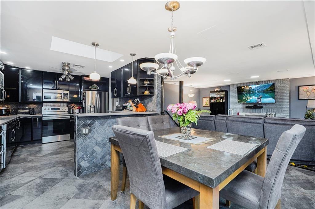 Chandelier, Dining room, Interior, Kitchen, Pendant Lights, Recessed Lighting, Stainless Steel Appliances