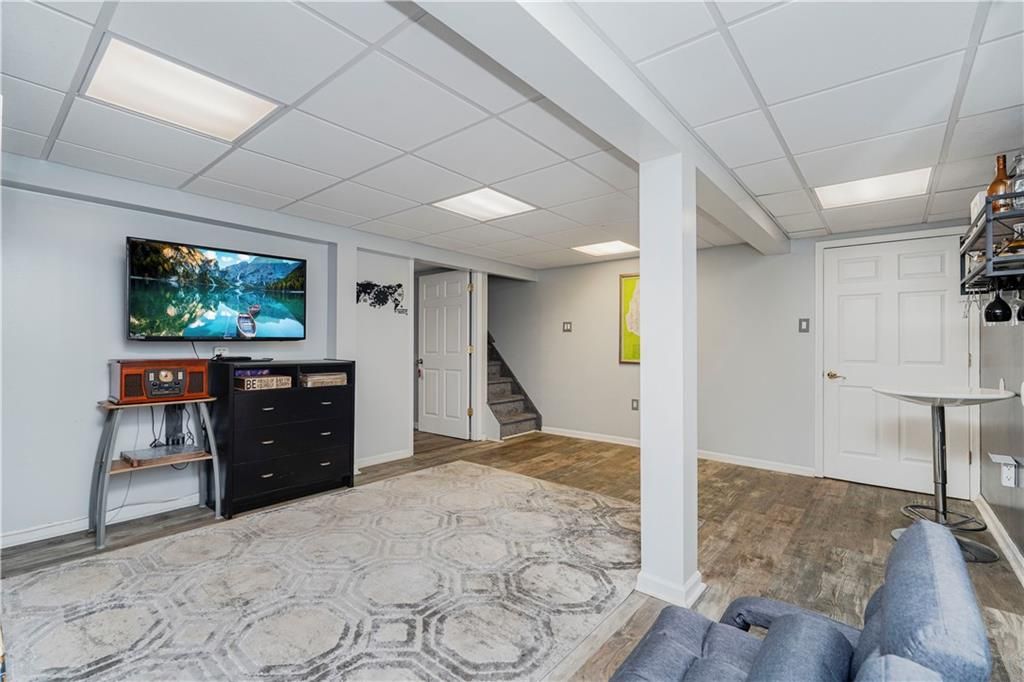 Interior, Recessed Lighting, Wood Texture Flooring