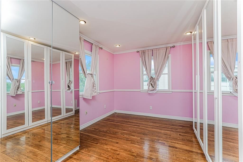 Empty room, Interior, Recessed Lighting, Walk-in Closets, Wood Texture Flooring