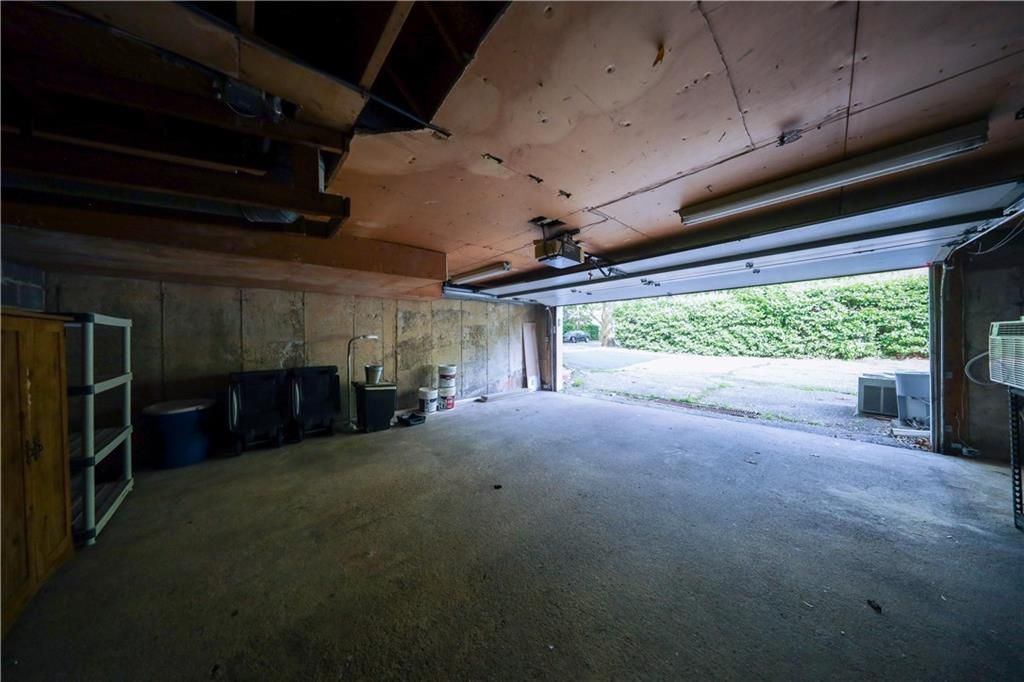 Garage, Interior