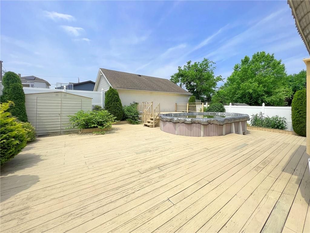 Exterior, Hot Tub, Pool