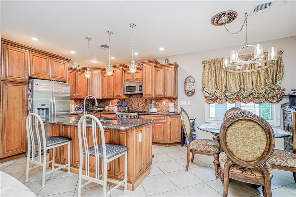 Dining room, Interior, Kitchen, Pendant Lights, Recessed Lighting, Stainless Steel Appliances