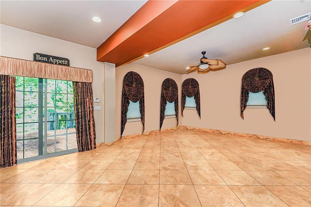 Empty room, Interior, Recessed Lighting