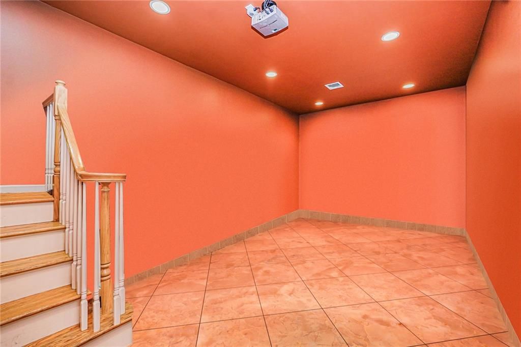 Empty room, Interior, Recessed Lighting