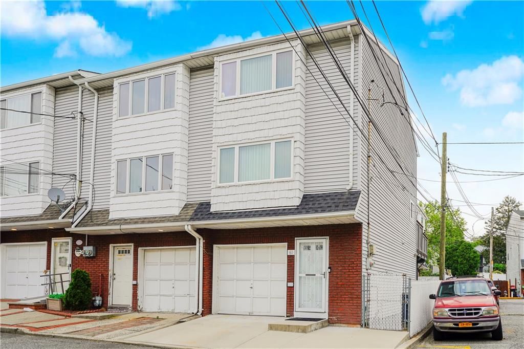 Attached, Exterior, Facade, Brick Facade, Rowhouse