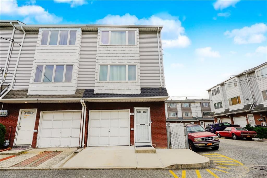 Attached, Exterior, Facade, Brick Facade, Rowhouse