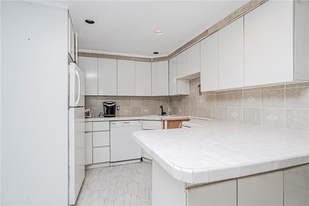 Interior, Kitchen, Marble, Recessed Lighting, Tile Countertops