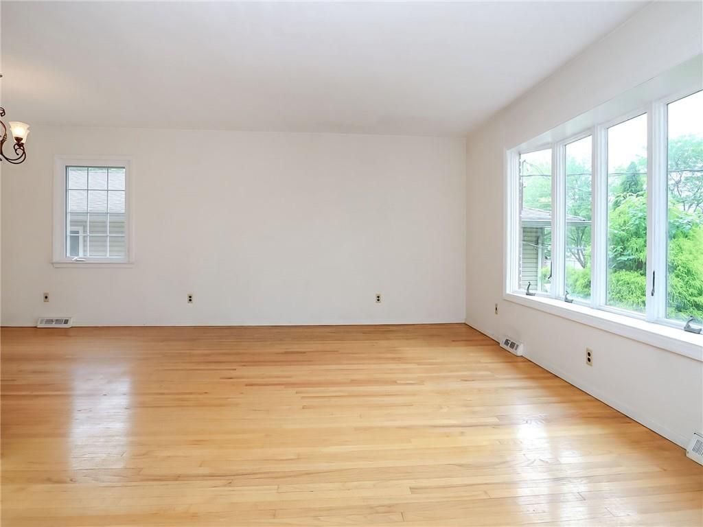 Empty room, Interior, Pendant Lights, Wood Texture Flooring