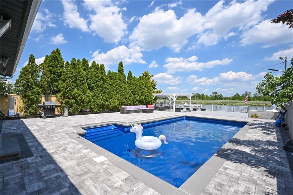 Exterior, Pool, Water