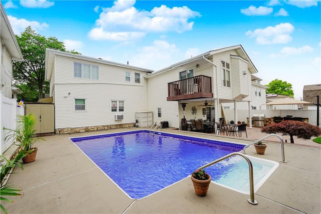 Exterior, Pool
