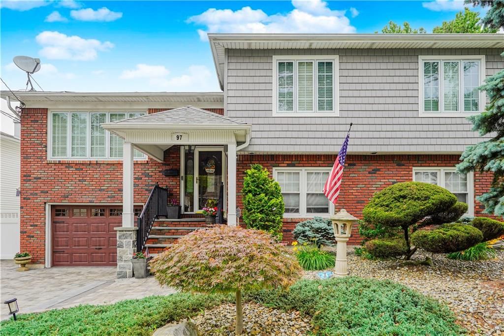 Attached, Exterior, Facade, Brick Facade, Raised Ranch