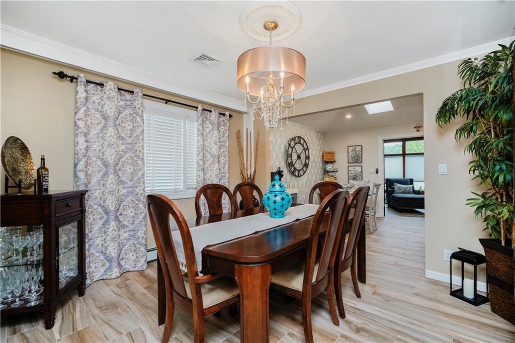 Chandelier, Dining room, Interior, Recessed Lighting, Wood Texture Flooring