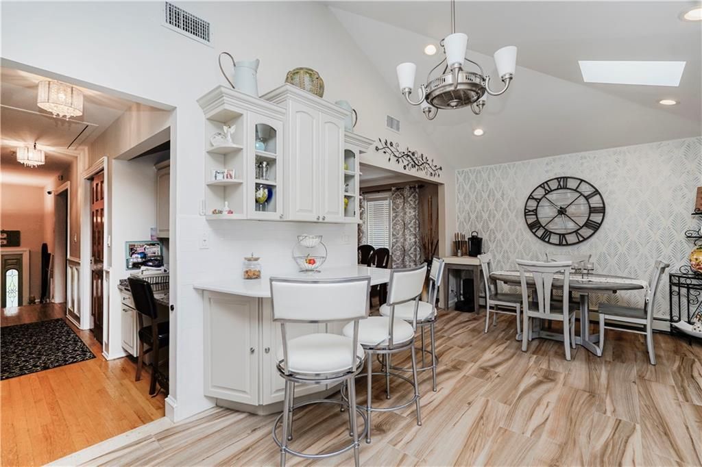 Chandelier, Dining room, Interior, Recessed Lighting, Wood Texture Flooring