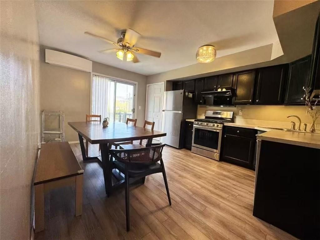 Dining room, Interior, Kitchen, Stainless Steel Appliances, Wood Texture Flooring