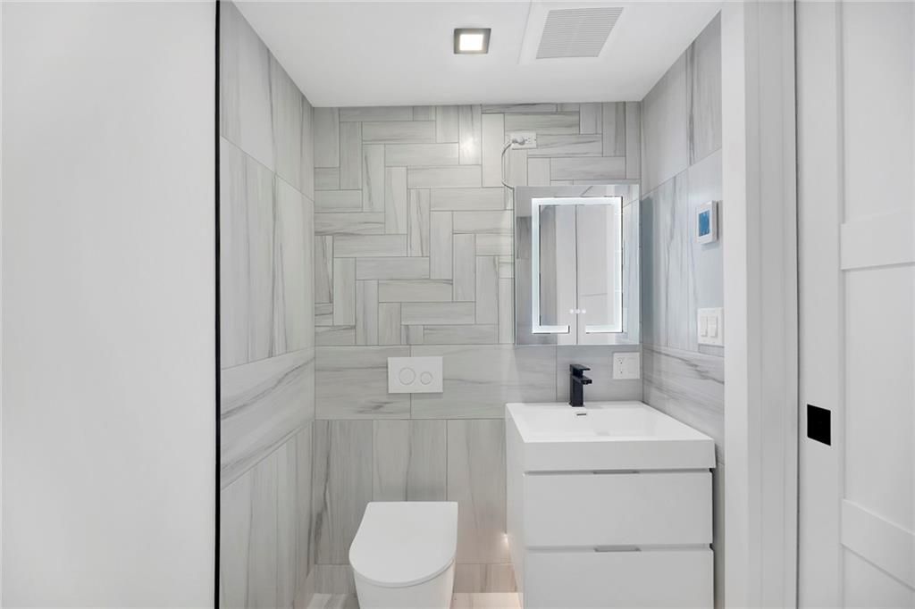 Bathroom, Interior, Recessed Lighting