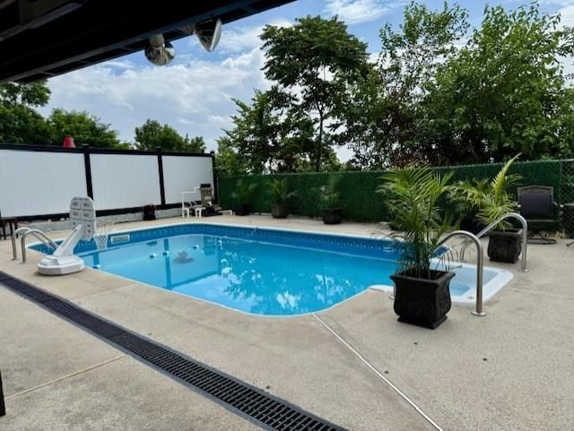 Exterior, Pool
