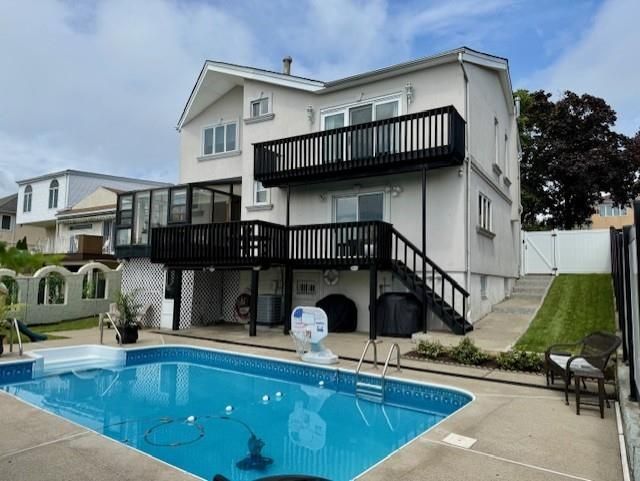 Exterior, Pool