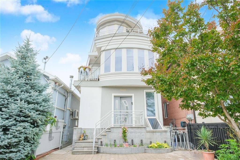 Exterior, Facade, None