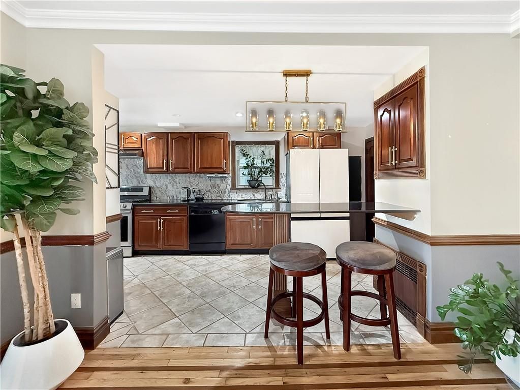 Interior, Kitchen, Pendant Lights, Recessed Lighting, Wood Texture Flooring