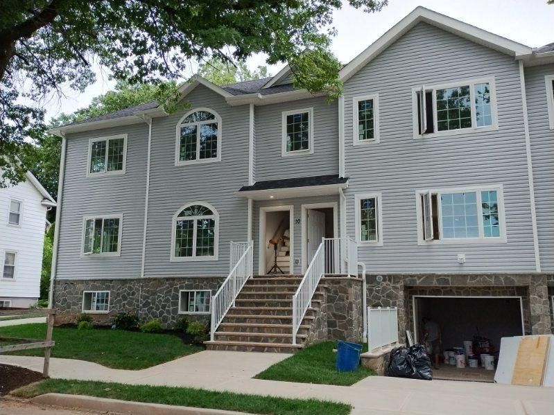 Exterior, Facade, Rowhouse