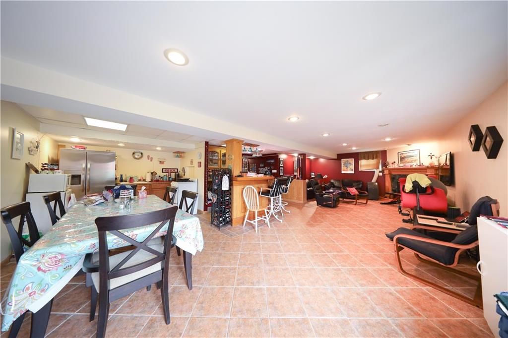 Dining room, Interior, Recessed Lighting