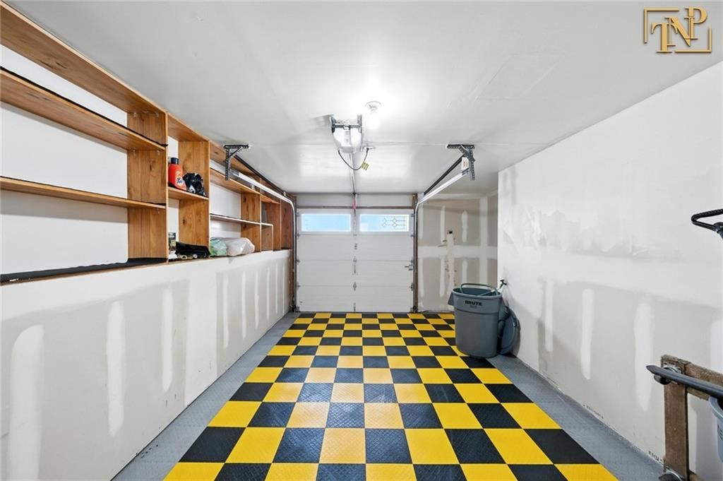 Garage, Interior