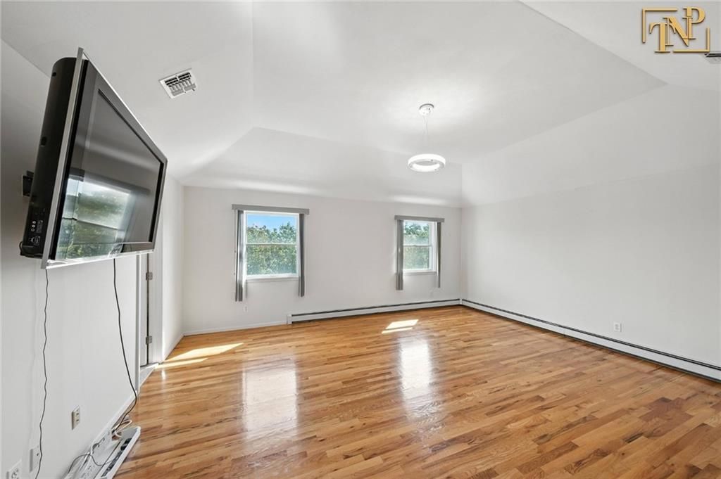 Empty room, Interior, Pendant Lights, Wood Texture Flooring