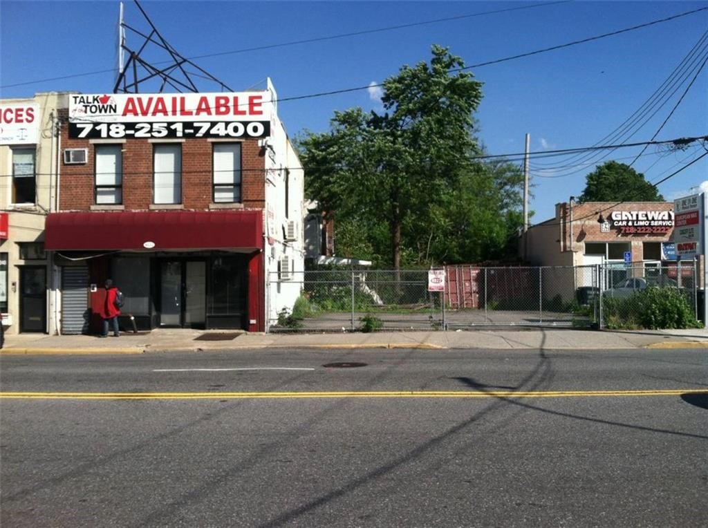 Exterior, Facade, Rowhouse